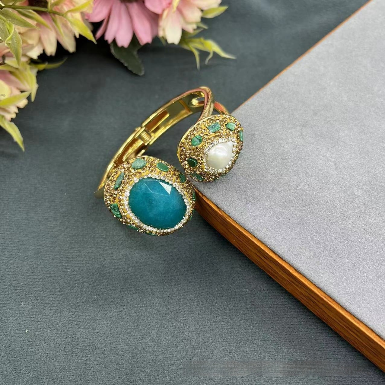 Bohemian natural stone bracelet – handmade electroplated design with vibrant gemstones.
