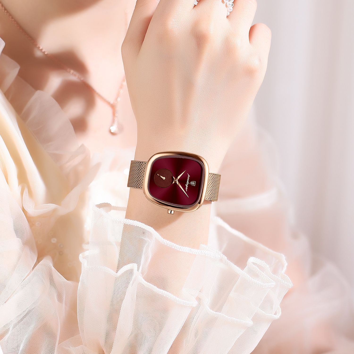 Luxury temperament ladies watch – Korean fashion waterproof wristwatch with slim elegant design.
