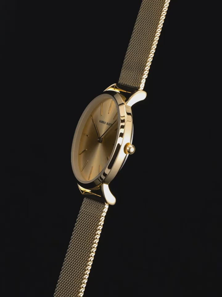 Waterproof women’s quartz watch featuring a gold mesh belt design
