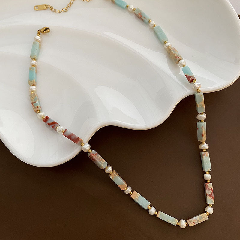 Women’s natural stone beaded necklace with elegant clavicle chain